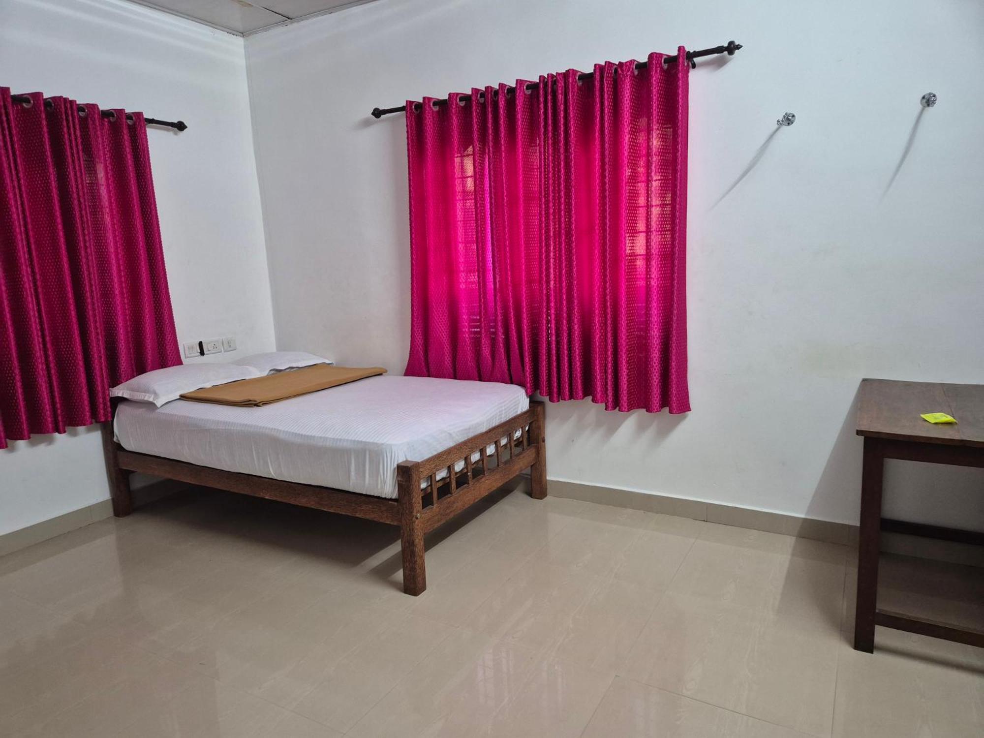 Anivilla Holiday Home Kunjithanny Anachal Rom bilde